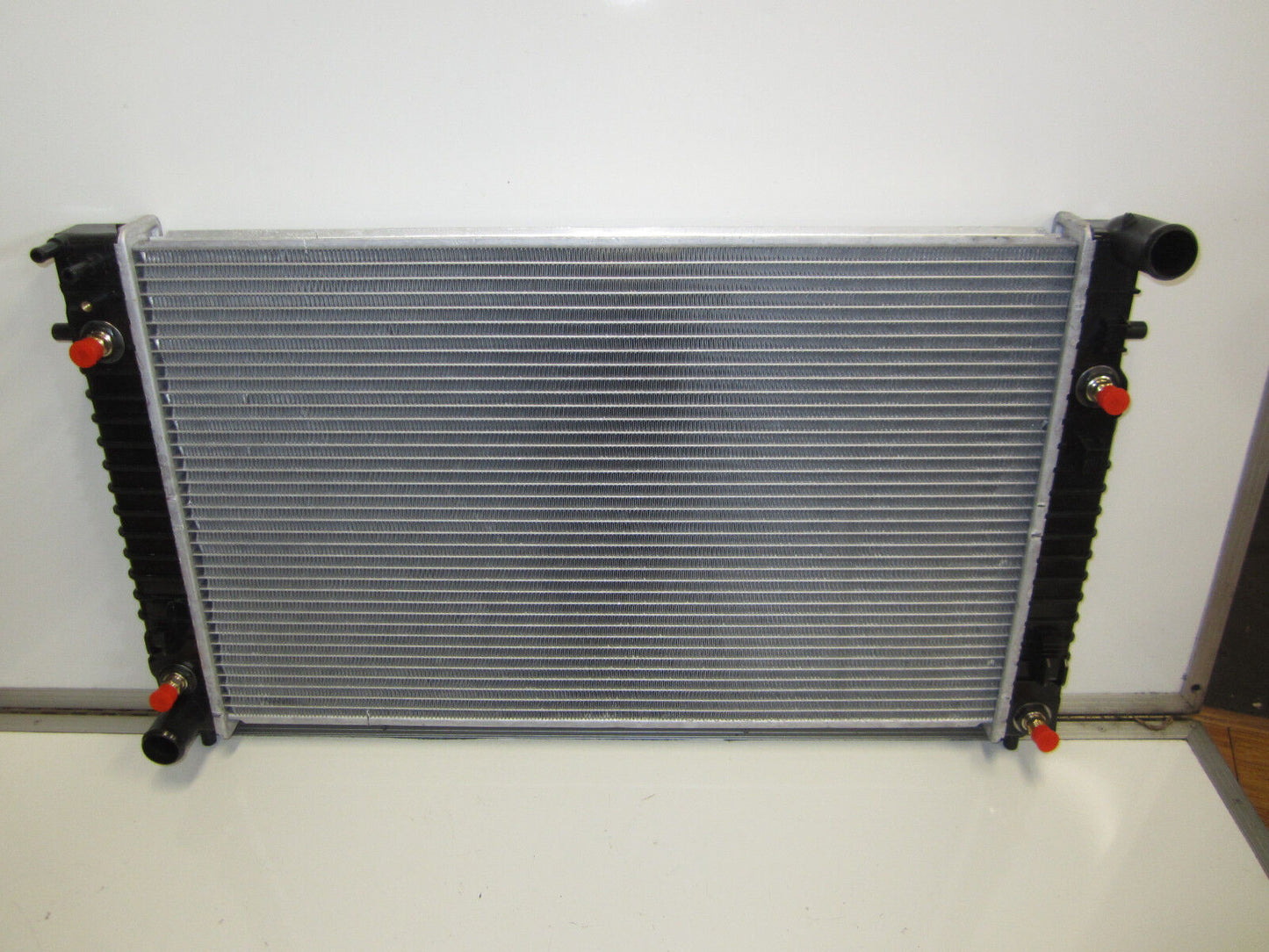 HOLDEN COMMODORE VT SERIES 1 WH STATESMAN V8 5.7L RADIATOR BRAND NEW