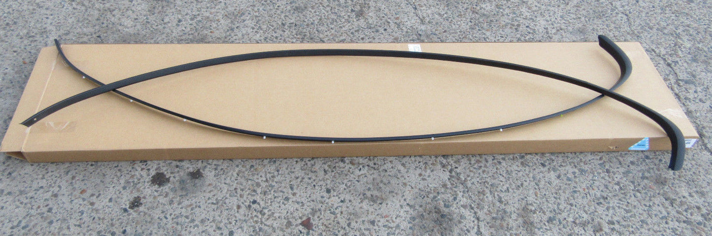PAIR GENUINE NEW SIDE BLACK BODY MOULD FOR HOLDEN COMMODORE VE OMEGA BERLINA