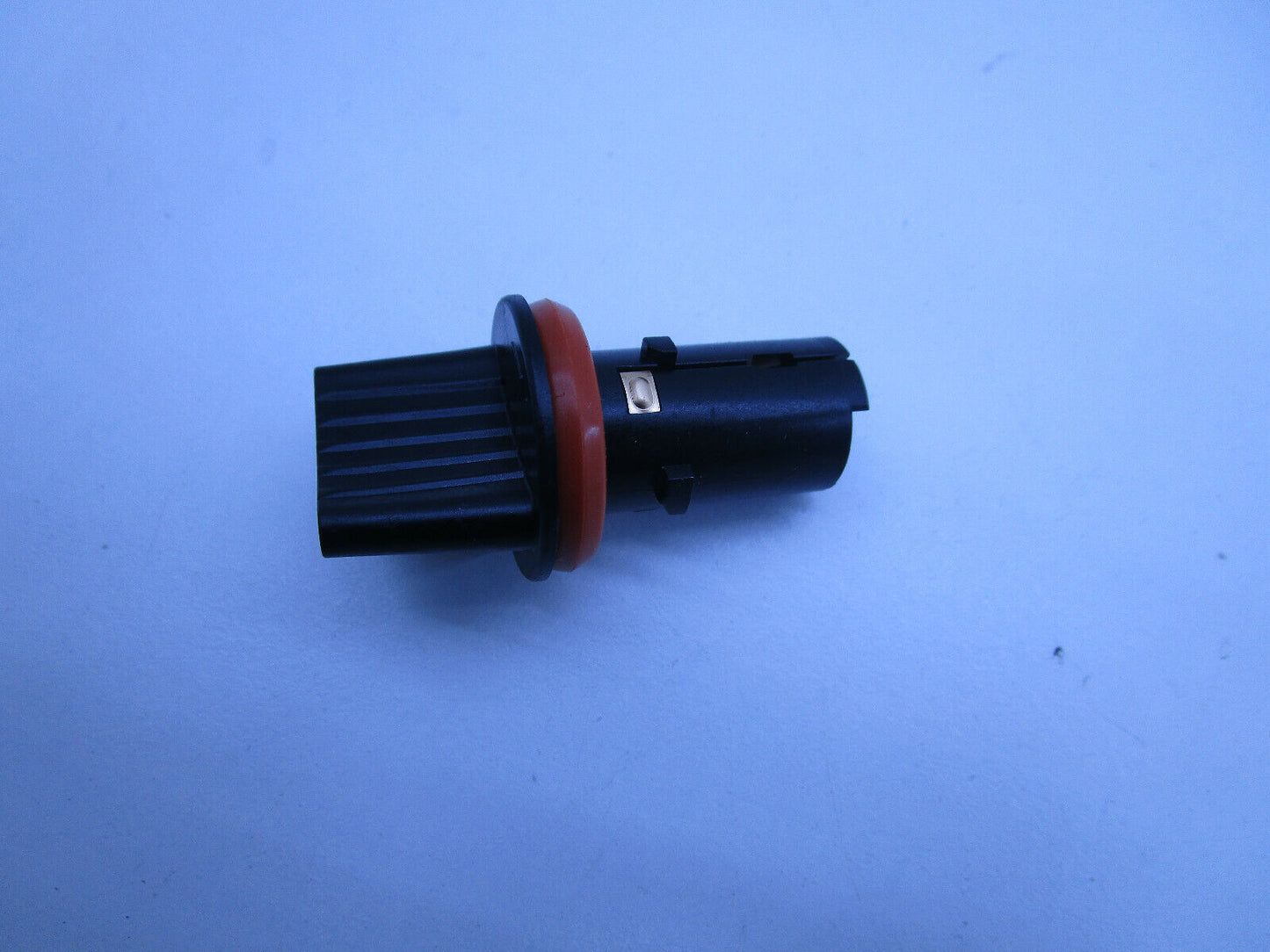 GLOBE Socket HOLDEN VF SS SV6 EVOKE COMMODORE FRONT PARK Globe HOLDER GENUINE