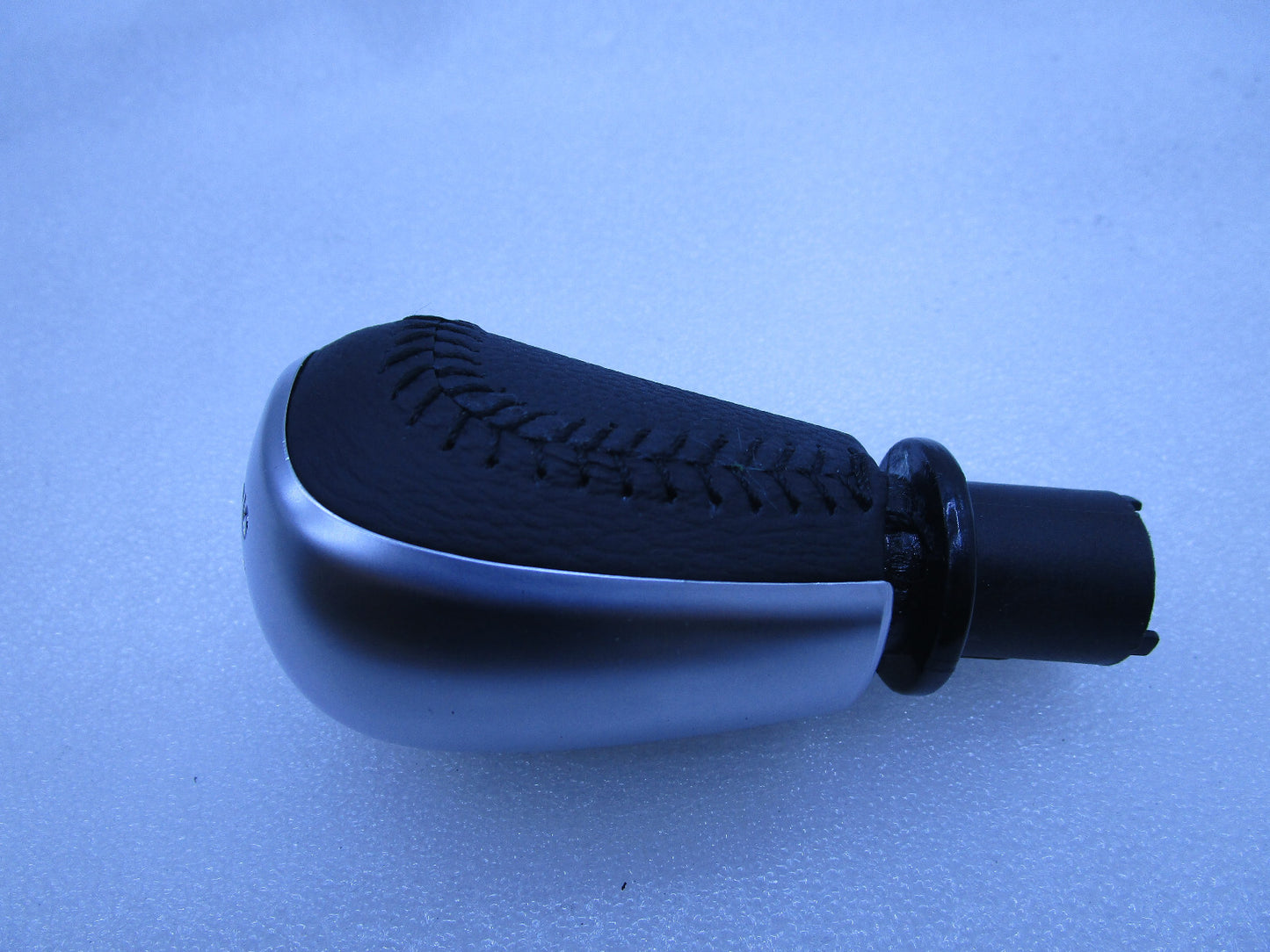 NEW MANUAL BLACK LEATHER GEAR KNOB FOR HOLDEN COMMODORE VF V6 SV6 SILVER CAP