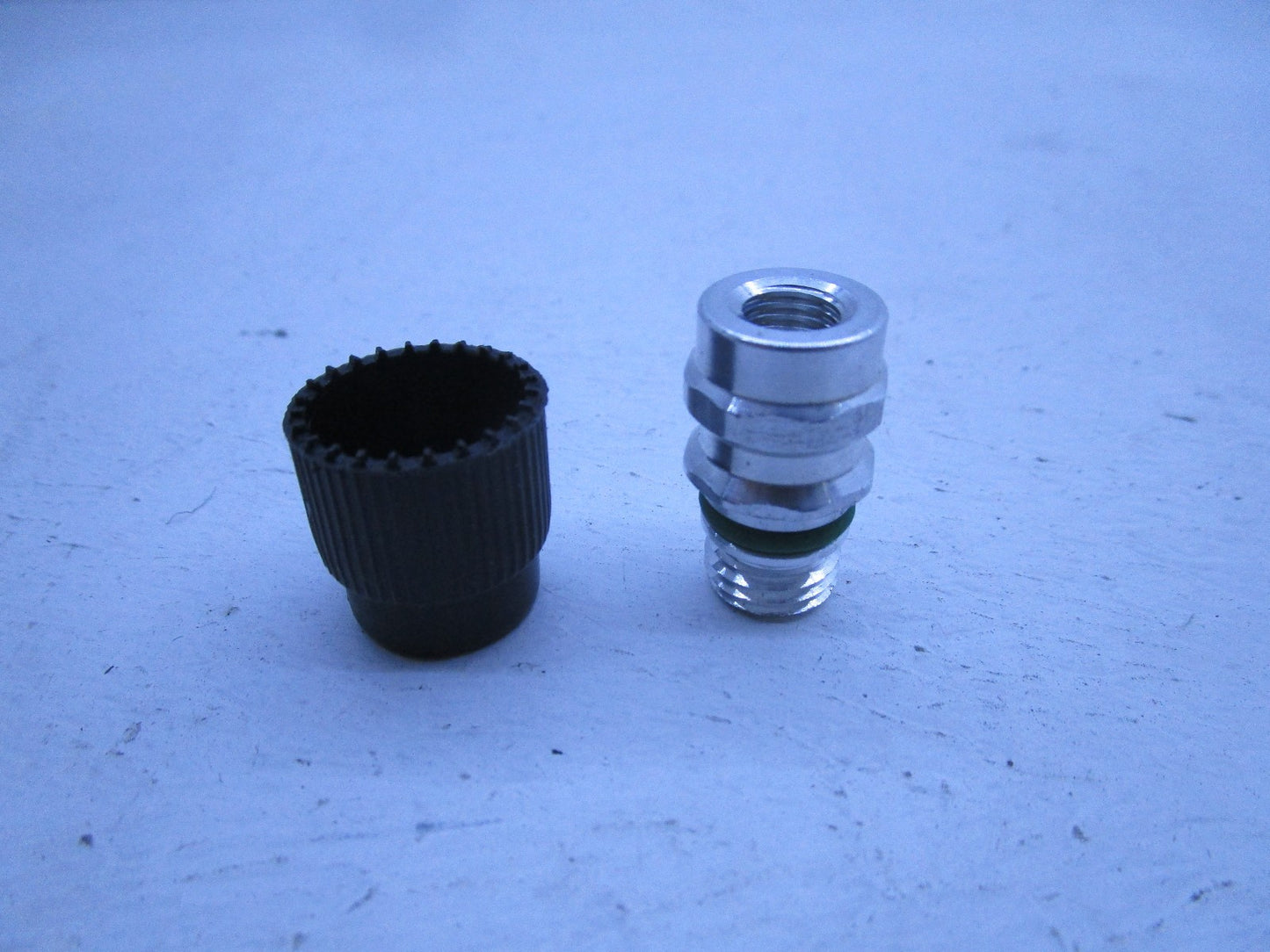 AIR CONDITIONING HIGH PRESSURE VALVE TO SUITE HOLDEN COMMODORE VE SS V8