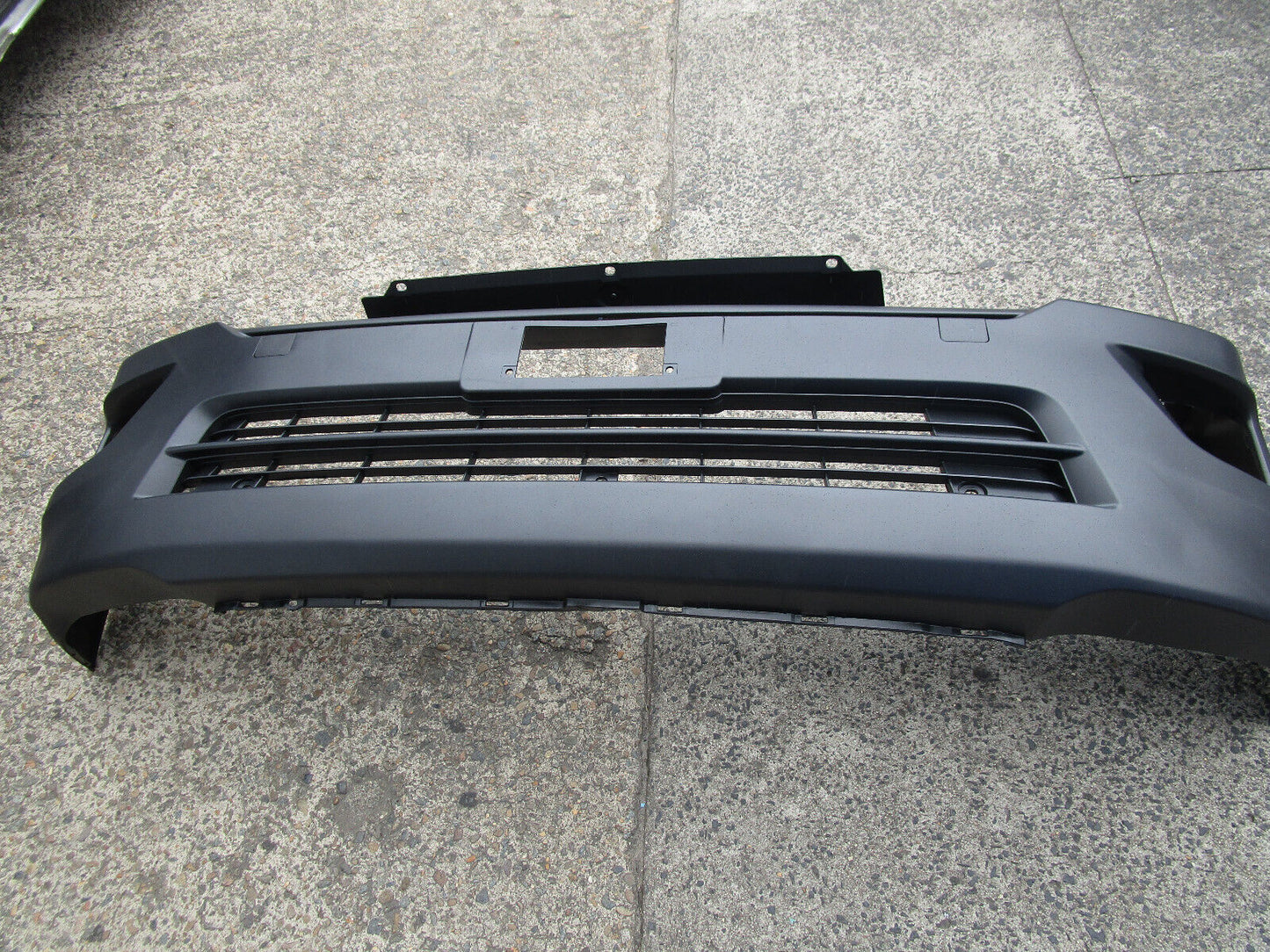 NEW FRONT BUMPER BAR COMPLETE FOR TOYOTA HIACE VAN 8/2010-12/2013 SLWB HIGH ROOF