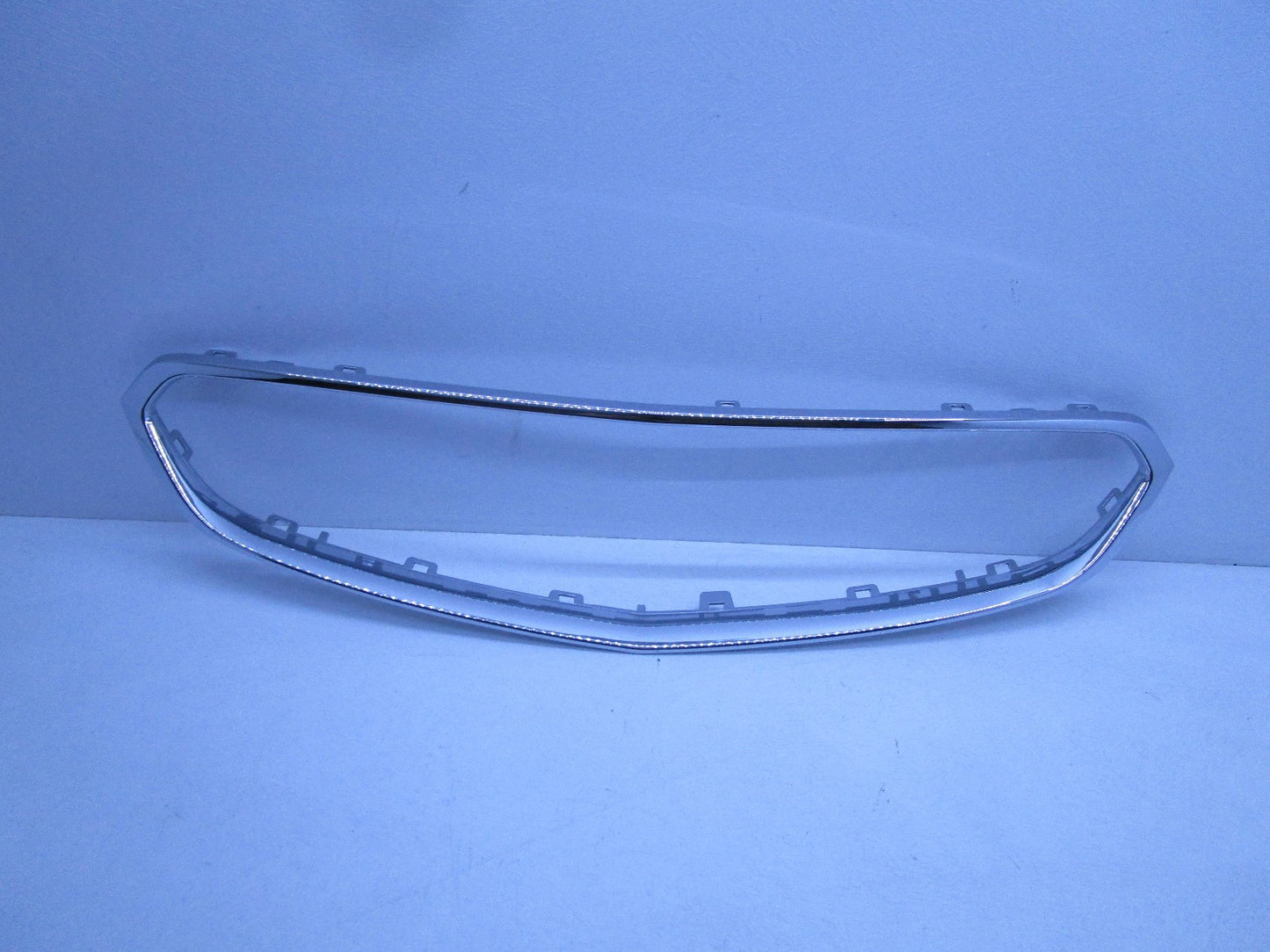 FRONT UPPER GRILLE CHROME MOULD FOR HOLDEN COMMODORE VF SERIES-2 SS SV6 SSV