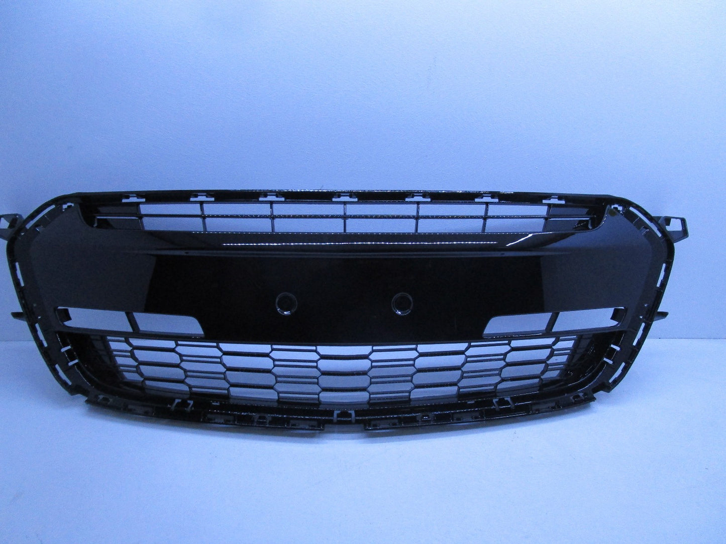 FRONT BAR LOWER GRILLE FOR HOLDEN COMMODORE VF SERIES 2 SS SERIES-2 GLOSS BLACK