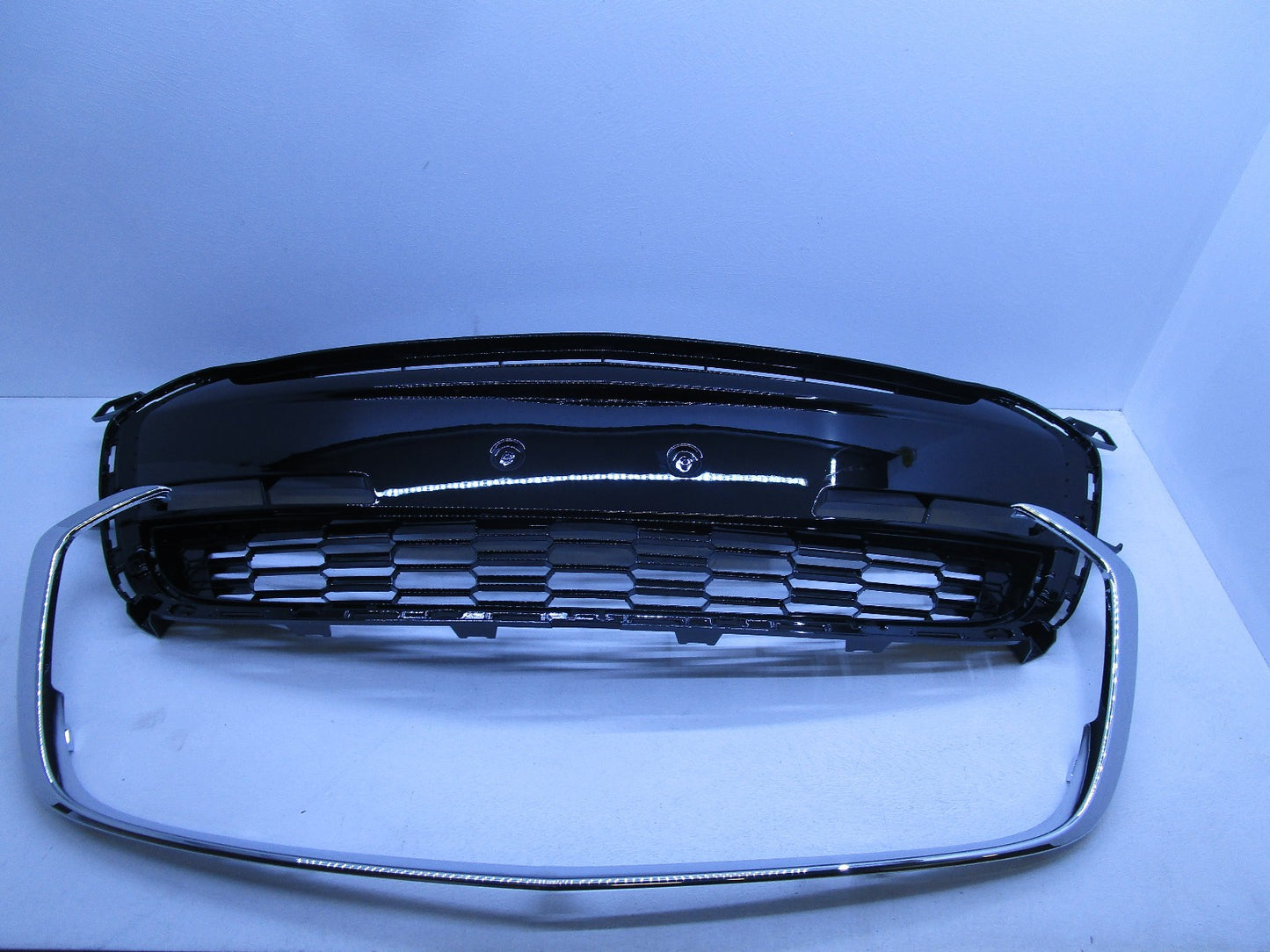 FRONT LOWER GRILLE SET CHROME FOR HOLDEN VF SS SV6 SSV SERIES-2 SEDAN WAGON UTE