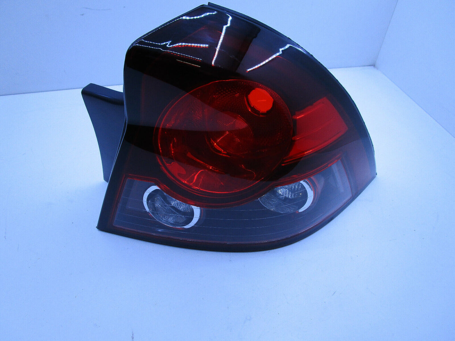 DRIVER SIDE REAR LAMB NEW FOR VZ SS SV8 TAIL LIGHT SEDAN HOLDEN COMMODORE
