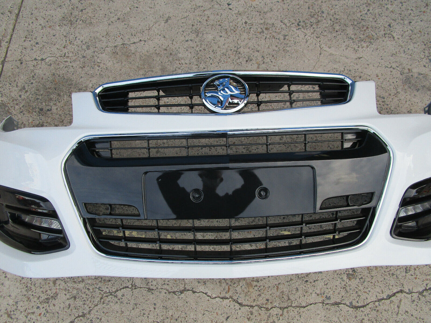 FRONT BAR COVER COMPLETE BUMBER FITS HOLDEN COMMODORE VF SERIES 1 SS