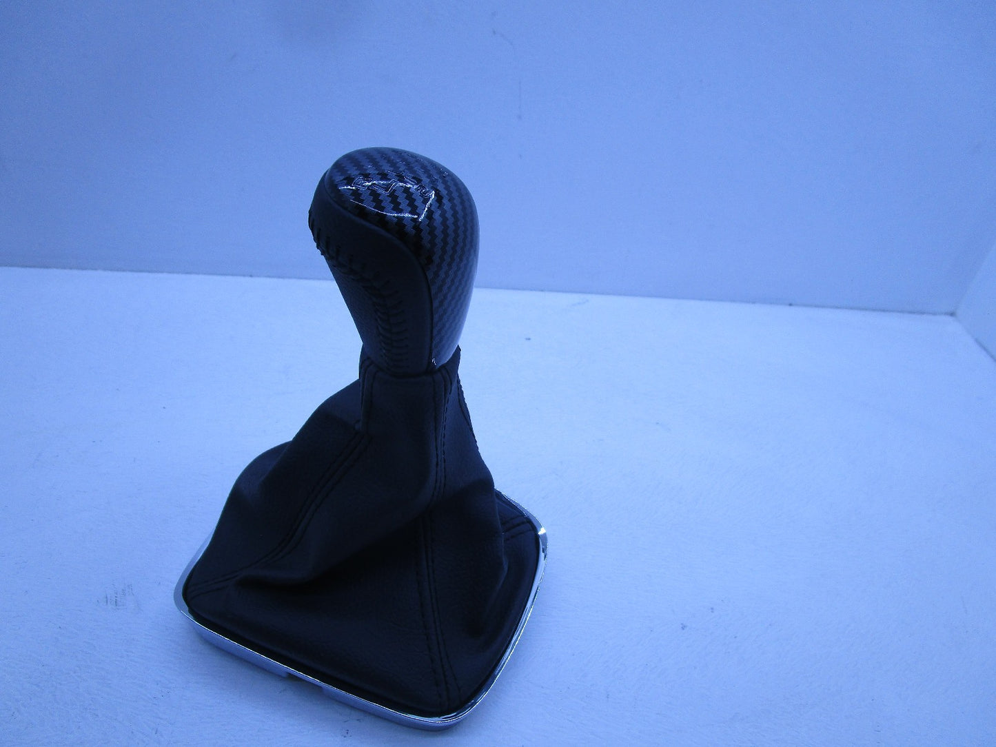 BLACK CARBON MANUAL GEAR KNOB FOR HOLDEN COMMODORE VF V6 SV6 ALL MODEL