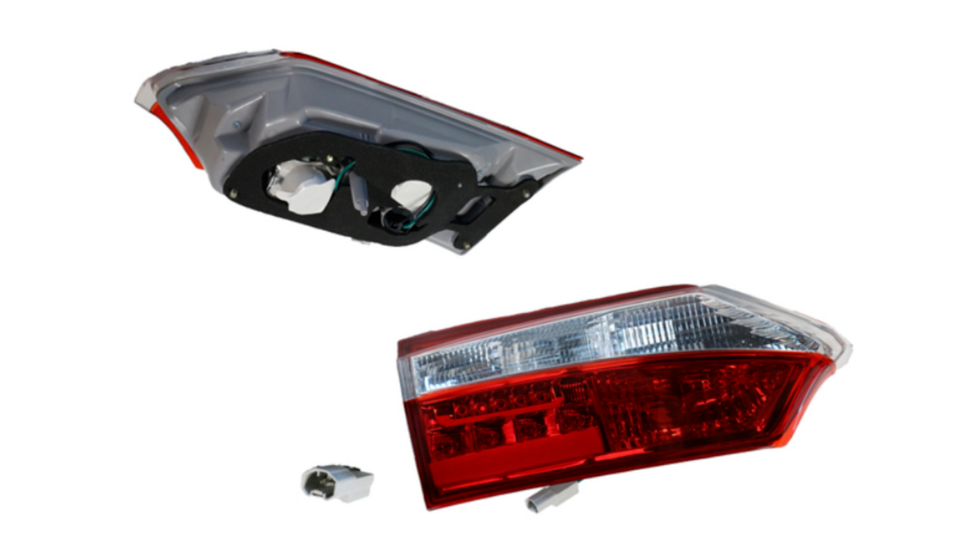 NEW RIGHT SIDE TAIL LIGHT FOR TOYOTA COROLLA SEDAN ZRE172 12/13-10/16 BOOT LIGHT
