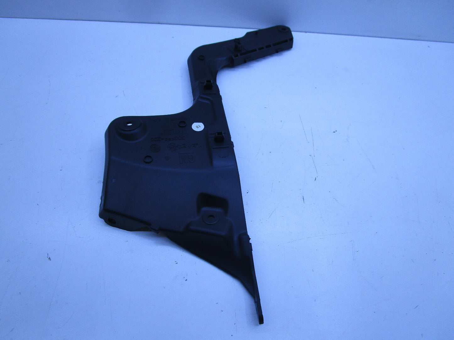GENUINE REAR BUMPER BAR LEFT BRACKET FOR HOLDEN COMMODORE VE SEDAN *SIDE BRACKET
