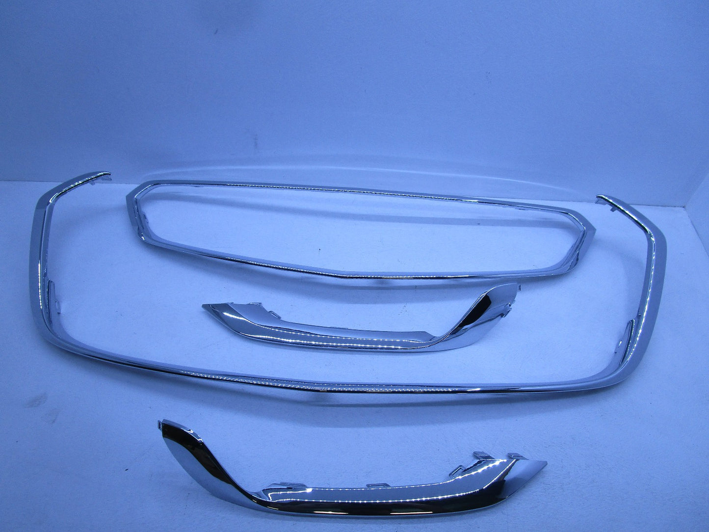 FRONT GRILLE CHROME MOULD KIT FOR HOLDEN COMMODORE VF SERIES-2 SS SV6 SSV
