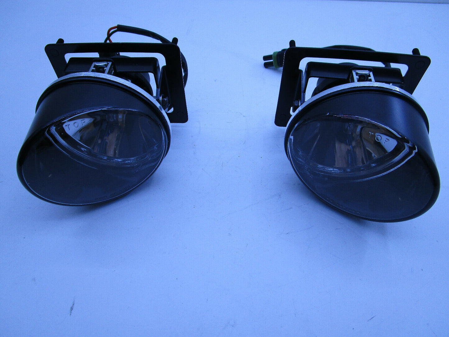 FOG LIGHT FOR HSV VE E2 E3 GTS Clubsport R8 Senator NEW PAIR LEFT AND RIGHT SIDE