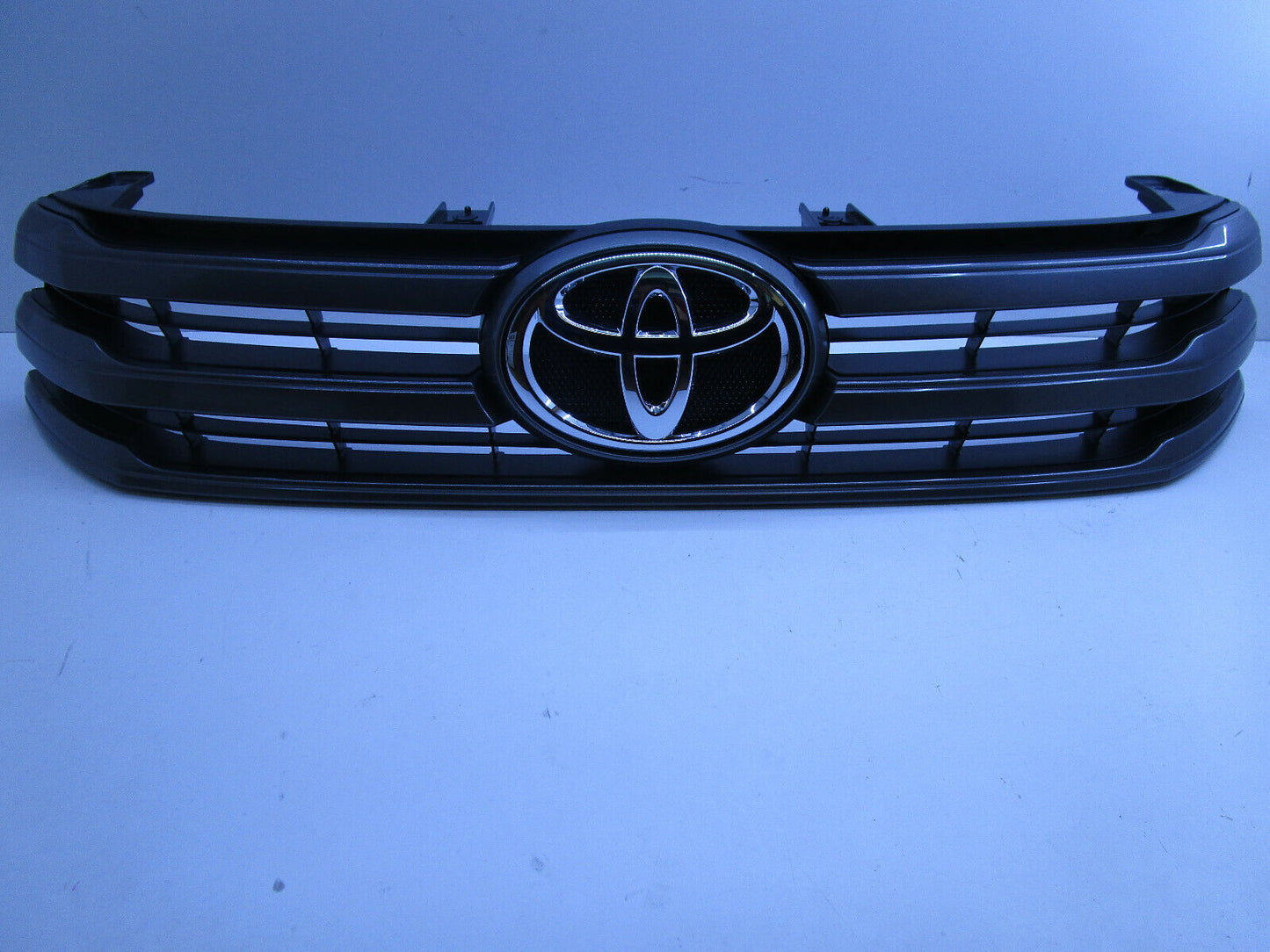FRONT UPPER GRILLE FOR TOYOTA HILUX SR5 09/2015-08/2018 GENUINE NEW GREY COLOUR