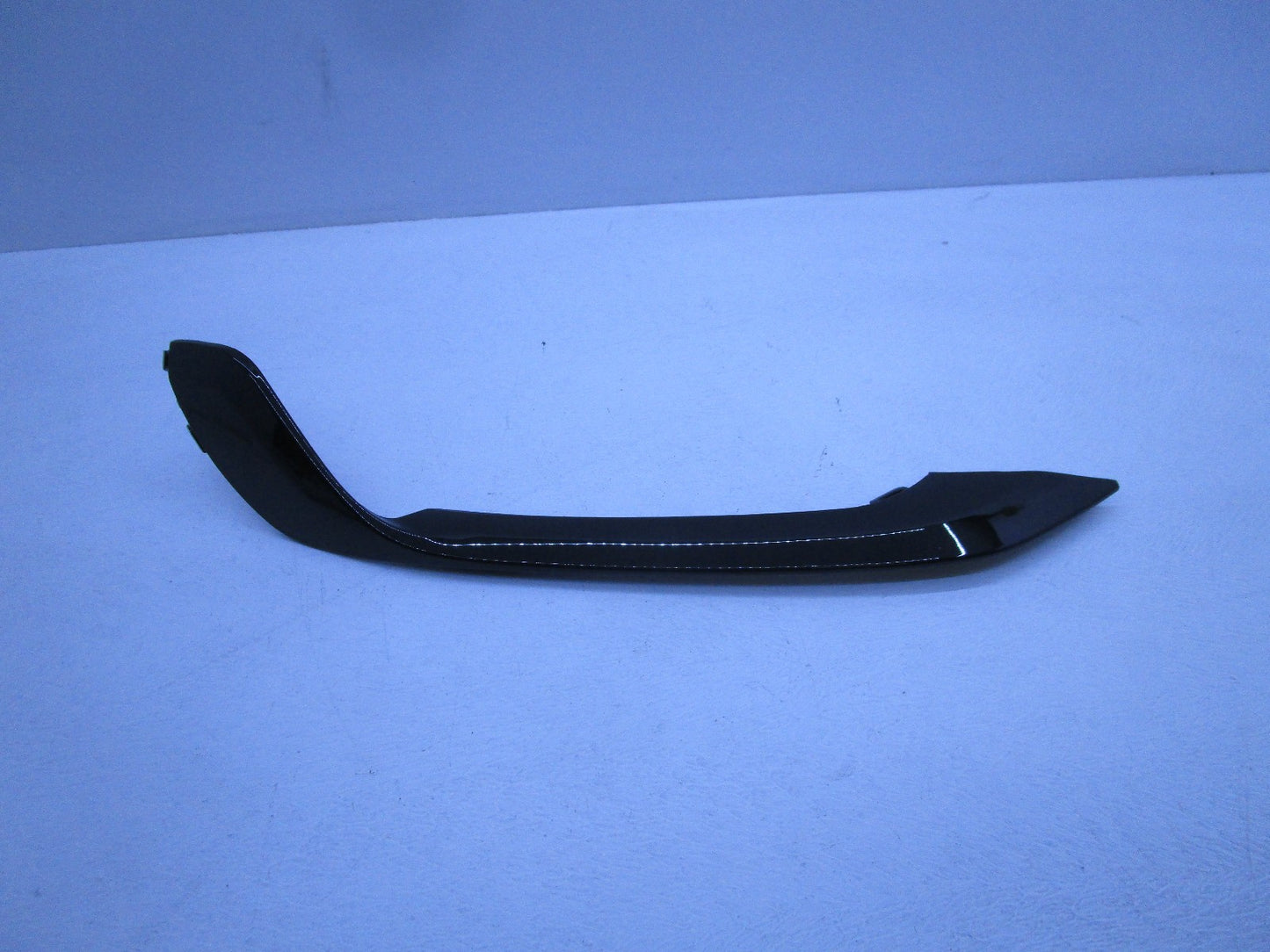 HOLDEN COMMODORE VF SS SSV SV6 SERIES-2 FOG LIGHT COVER SURROUND DRIVER SIDE