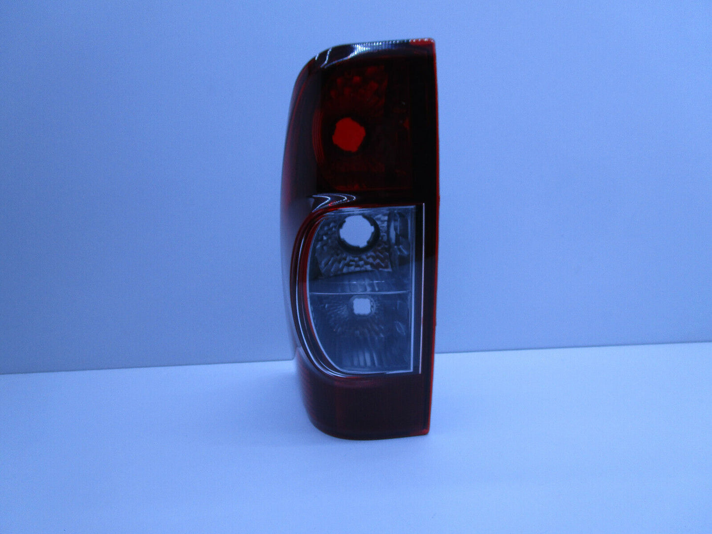 PASSENGER LEFT SIDE FOR ISUZU DMAX TAIL LIGHT 06-12 TAIL LAMP SMOKED/ TINTED