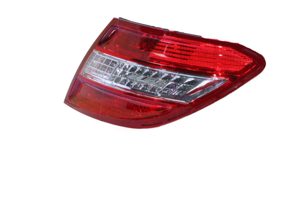 NEW RIGHT SIDE TAIL LIGHT FOR Mercedes-Benz C Class W204 3/2010 to 4/2011