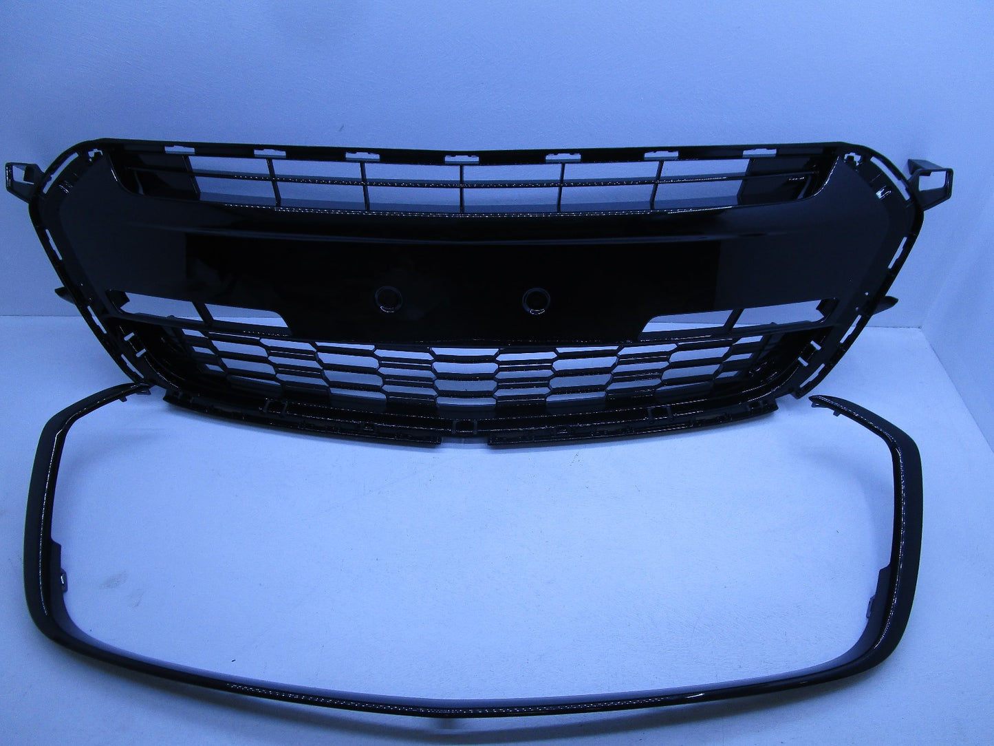 FRONT BLACK LOWER GRILLE SET FOR HOLDEN COMMODORE VF SERIES-2 SS SV6 SSV