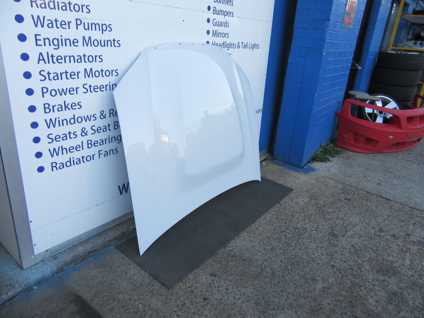 WHITE COLOUR FG F6 BONNET XT XR8 XR6 FPV GT GTP BOSS BONNET STEEL WITH HUMP NEW