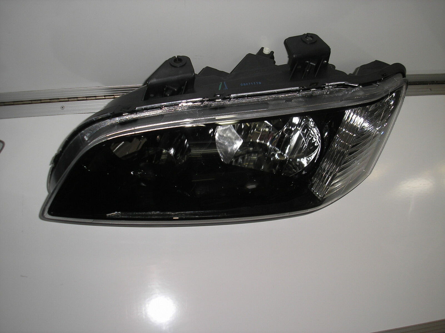 HOLDEN COMMODORE VE HEADLIGHT NEW LEFT HAND OMEGA SS SV6 BERLINA SERIES 1