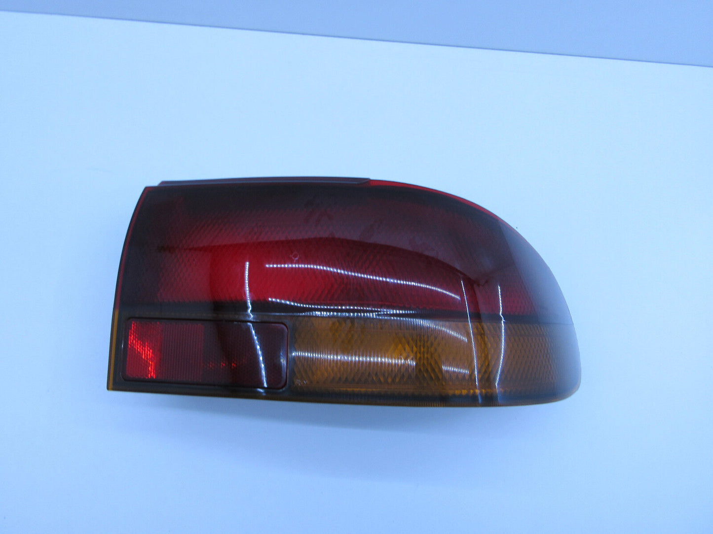 HOLDEN COMMODORE VR VS SEDAN TAIL LIGHT RIGHT HAND SIDE 1993-1997 ORANGE BLINKER