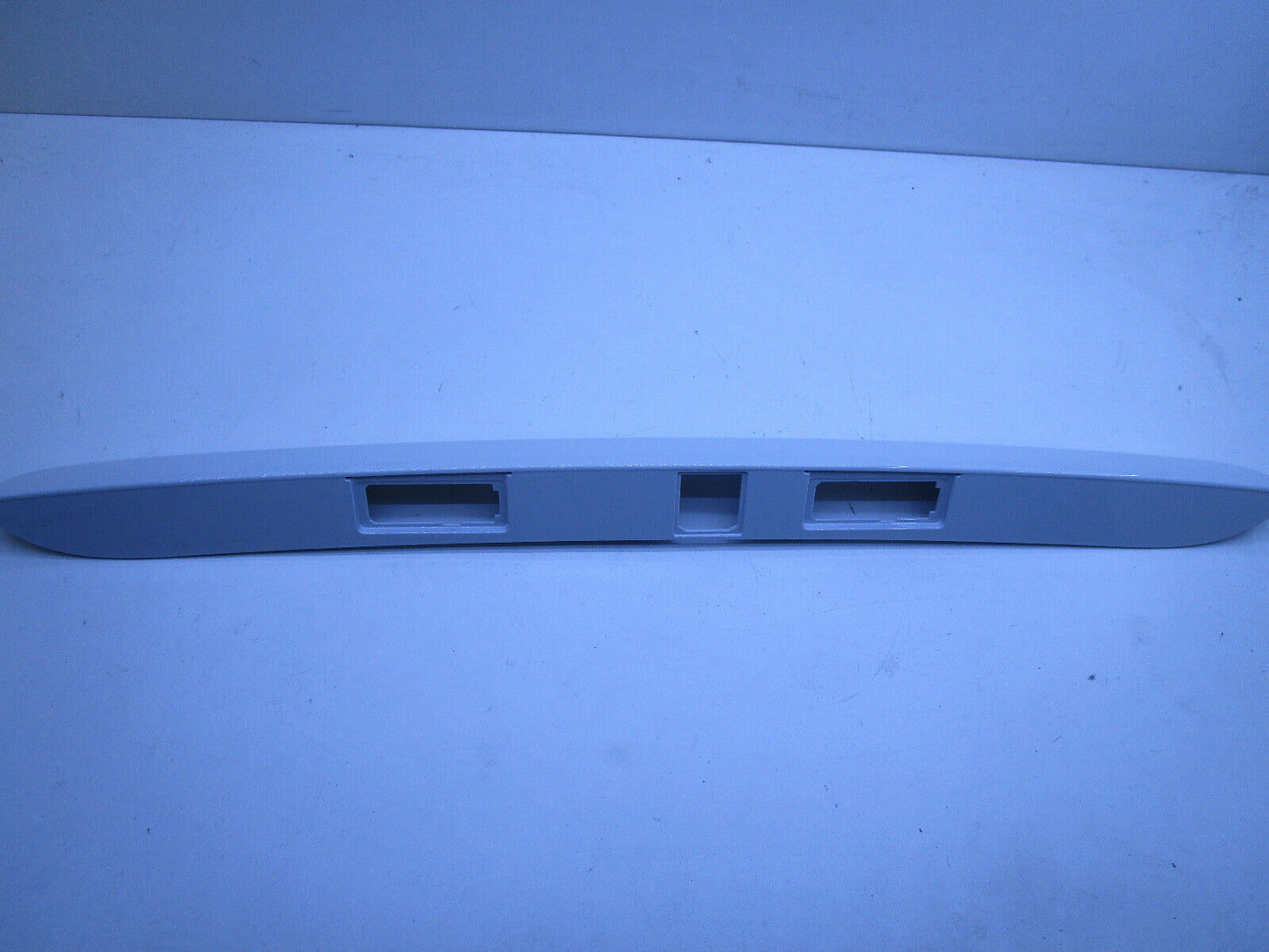 TAIL GATE GARNISH MOULD WHITE COLOUR VF UTE HOLDEN COMMODORE GENUINE NEW