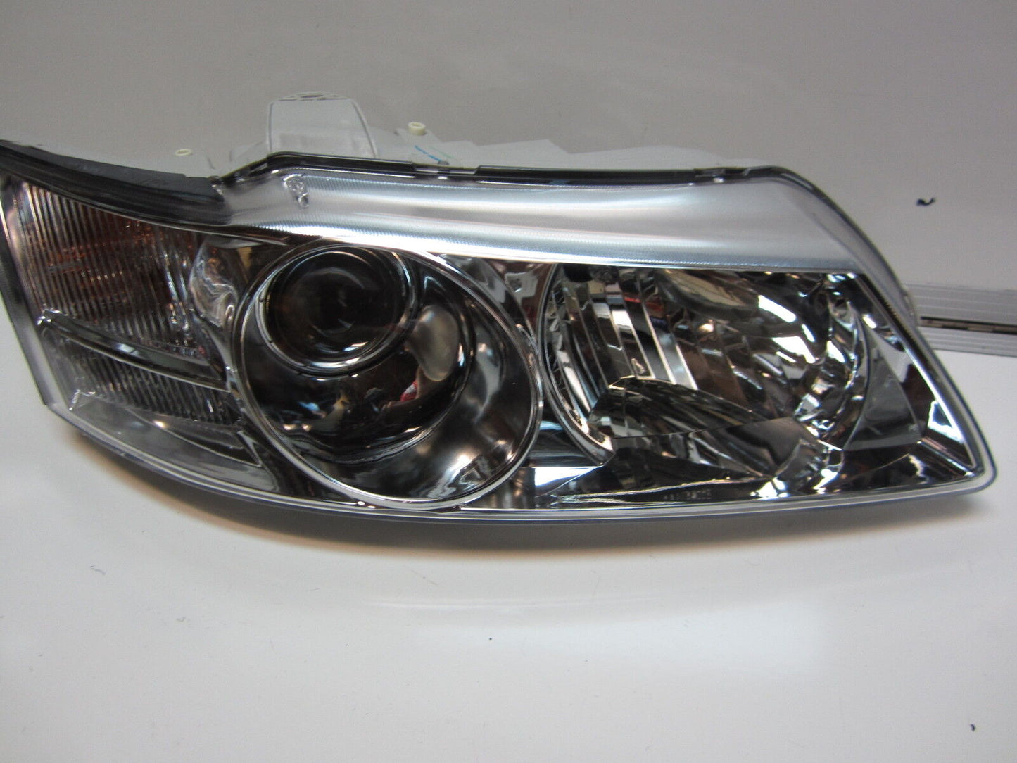 HOLDEN COMMODORE VY BERLINA HEADLIGHT RH DRIVER SIDE NEW PROJECTOR