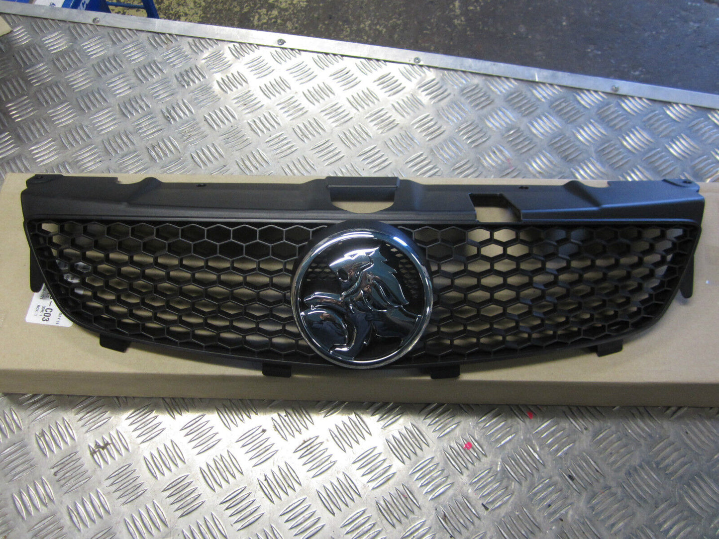 SS SV6 SSV LS1 LS2 FRONT UPPER GRILLE VE HOLDEN COMMODORE SERIES 1 GENUINE NEW