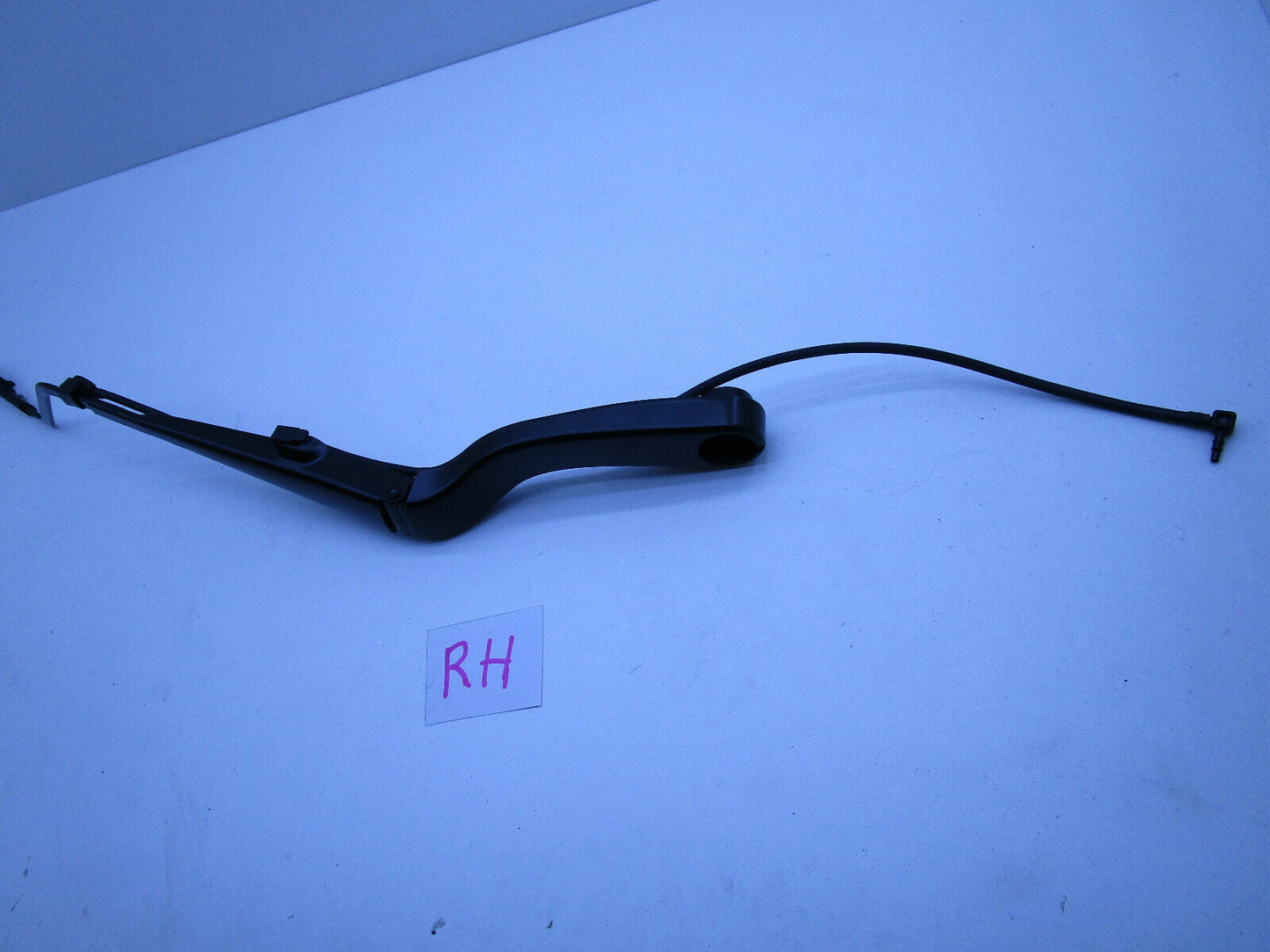 DRIVER SIDE RIGHT WIPER ARM  FOR HSV GTS VE CLUBSPORT HOLDEN MALOO SENATOR VE