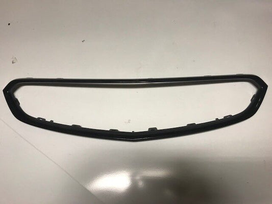 HOLDEN COMMODORE VF SERIES 2 SS SV6 SSV FRONT UPPER GRILLE MOULDING / SURROUND