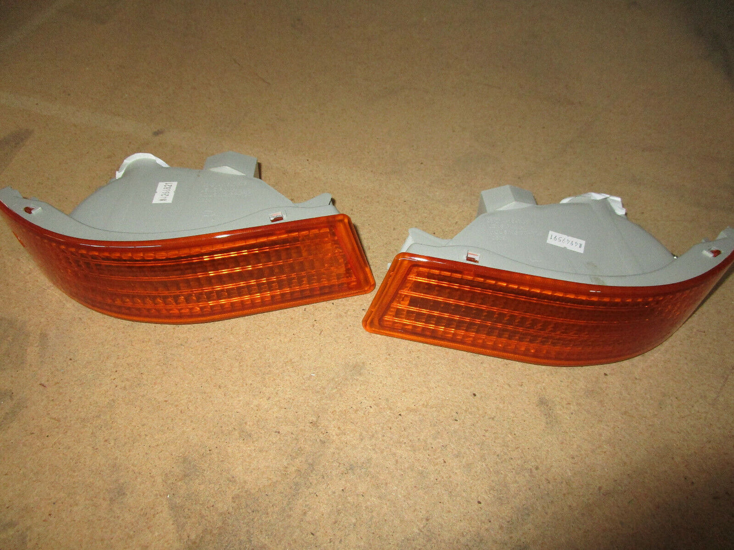 Front Bumper Indicator Light Lamp FOR Mitsubishi SJ Express L300 PAIR X2 NEW