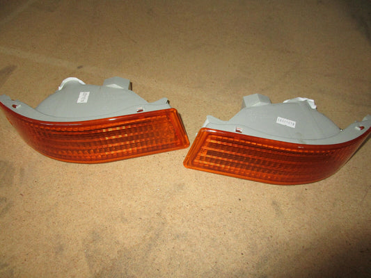 Front Bumper Indicator Light Lamp FOR Mitsubishi SJ Express L300 PAIR X2 NEW