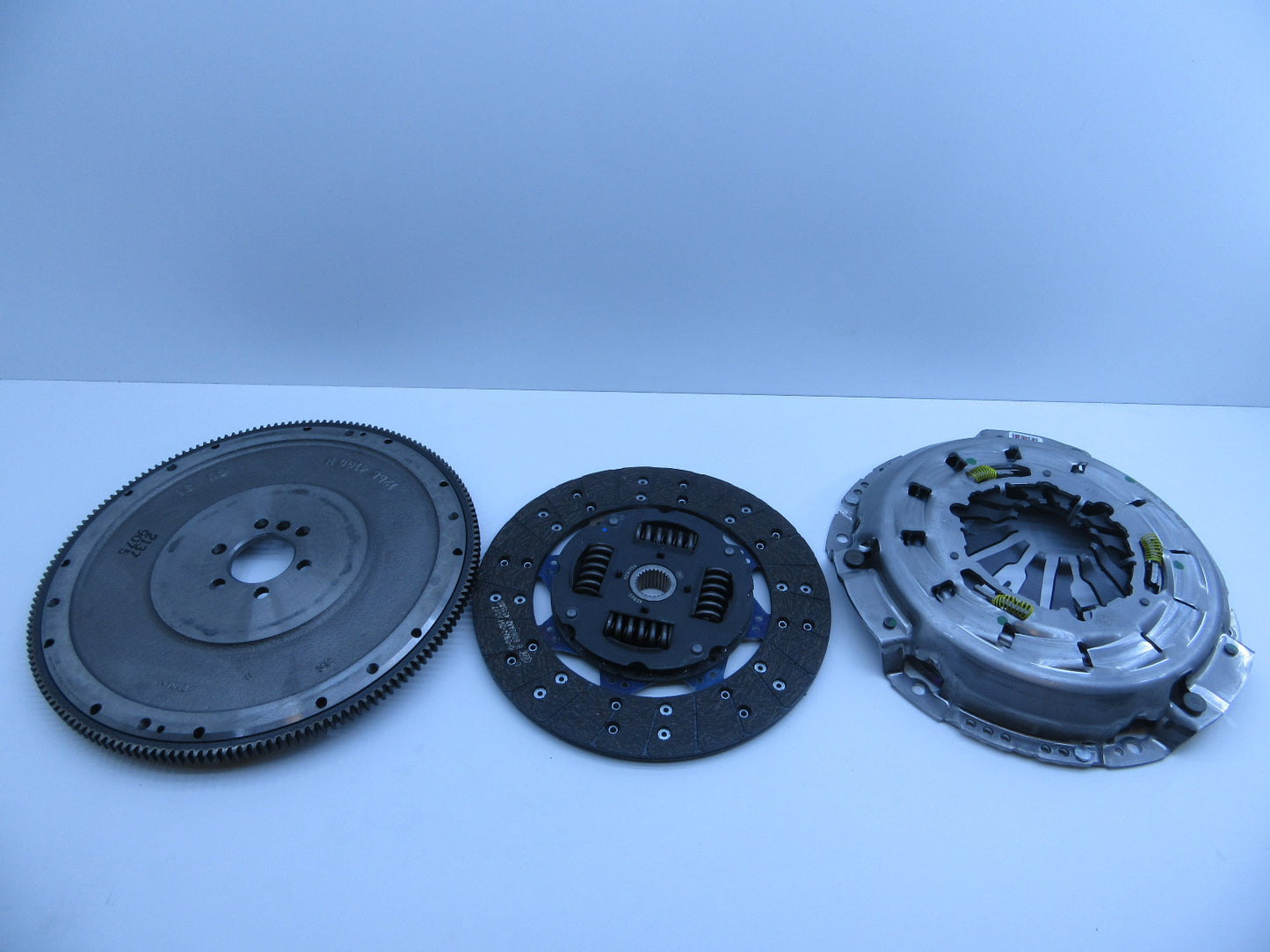CLUTCH KIT GENUINE BRAND NEW FOR HOLDEN COMMODORE VE WM V8 6.0L LS2 MODELS