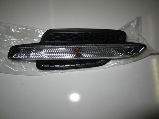 HOLDEN COMMODORE VE GUARD BLINKER FLASHER INDICATOR RIGHT SIDE GENUINE NEW