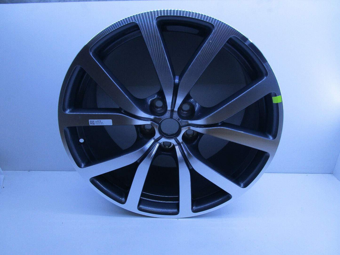 MAG WHEEL 19" X 8 FOR HOLDEN COMMODORE VF CALAIS-V & WN CAPRICE-V MODELS GENUINE