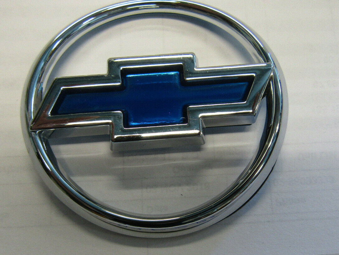 GENUINE CHEVY Chevrolet BOOT BADGE FOR VT VX SEDAN BLUE HOLDEN COMMODORE NEW