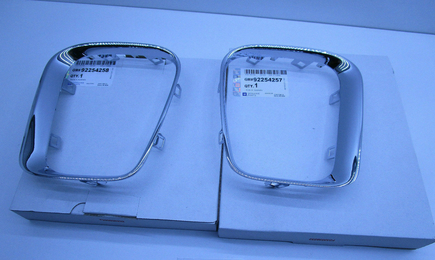 HOLDEN COMMODORE VE SS SV6 SSV S2 FRONT BAR FOGLIGHT BEZELS CHROME ONLY PAIR NEW