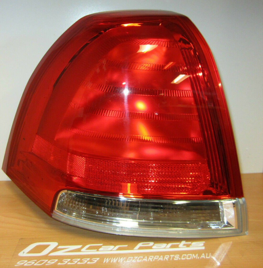 HOLDEN COMMODORE WM STATESMAN CAPRICE TAIL LIGHT PASSENGER SIDE NEW NON LED TYPE