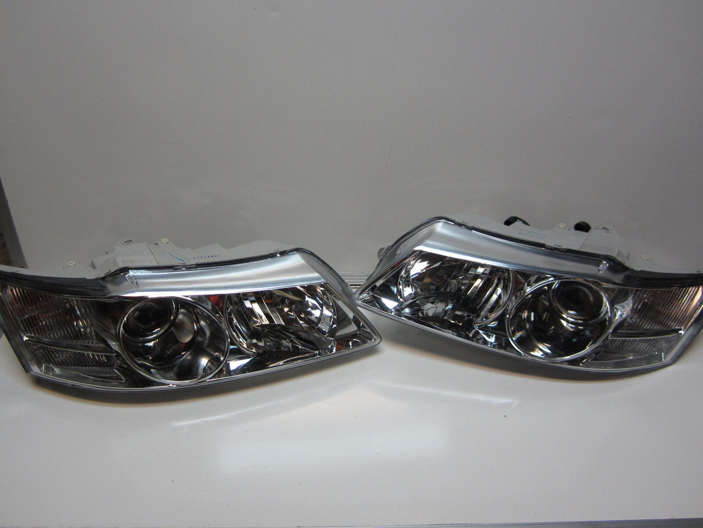 HOLDEN COMMODORE VY BERLINA HEADLIGHTS HEAD LAMPS PAIR NEW