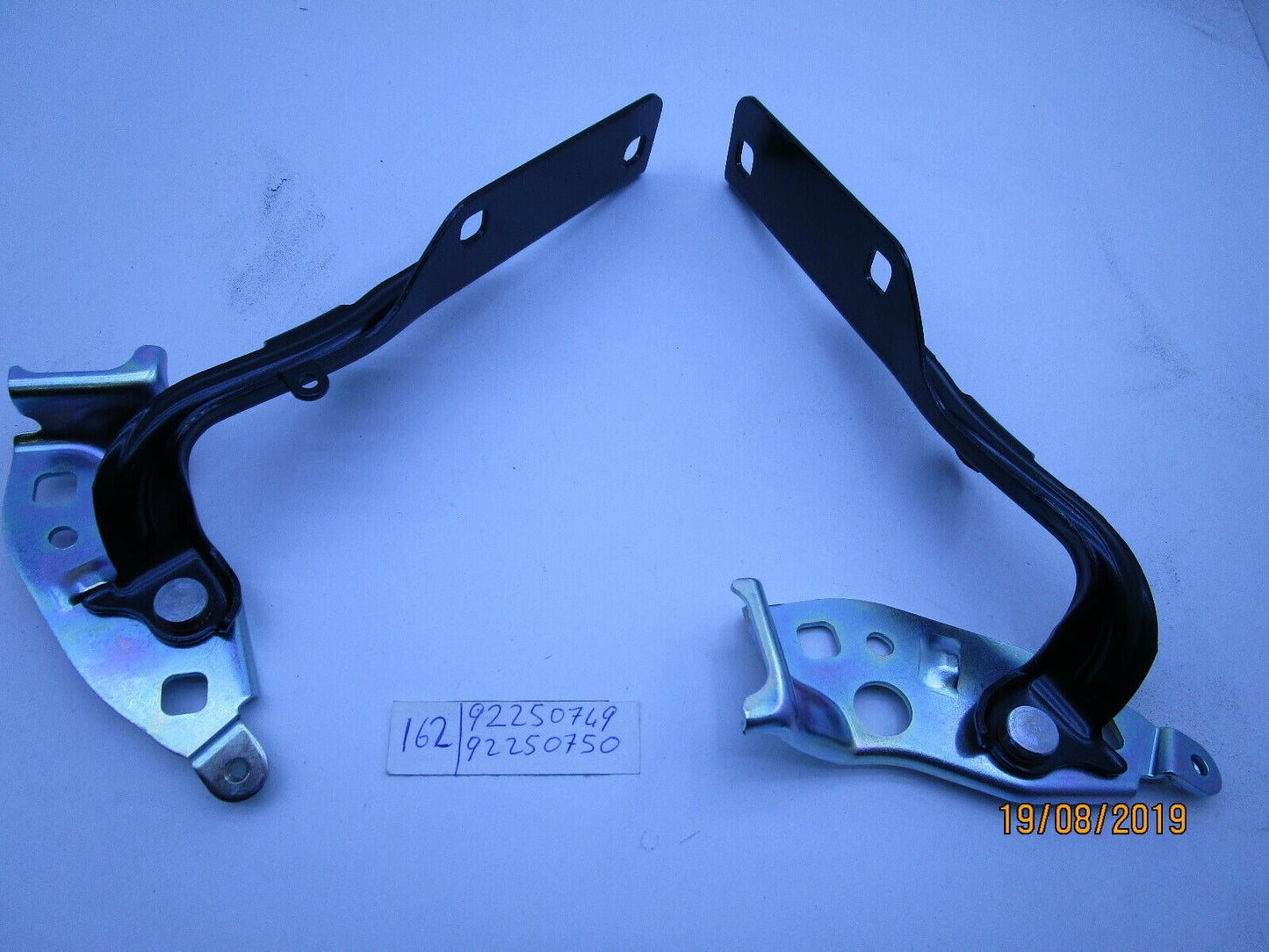 HOLDEN VF EVOKE SS COMMODORE BONNET HINGE HINGES SET HOOD CATCH SEDAN WAGON PAIR