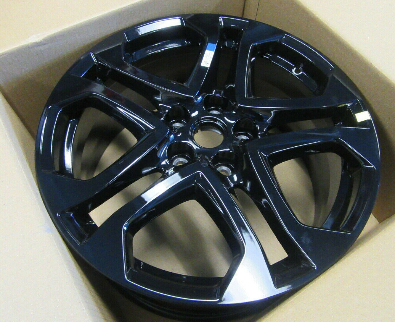 HOLDEN COMMODORE VF SSV REDLINE MAG WHEEL GENUINE 19'' X 9 WHEEL REAR ONLY