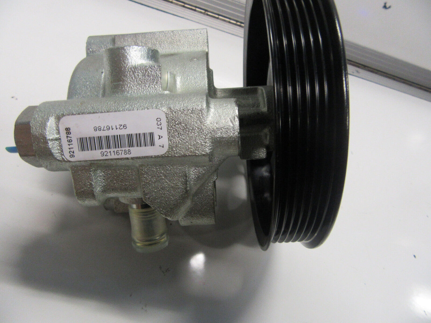 POWER STEERING PUMP WITH PULLEY VT VX VU VY WH WK V8 5.7 GEN3 LS1 GENUINE NEW
