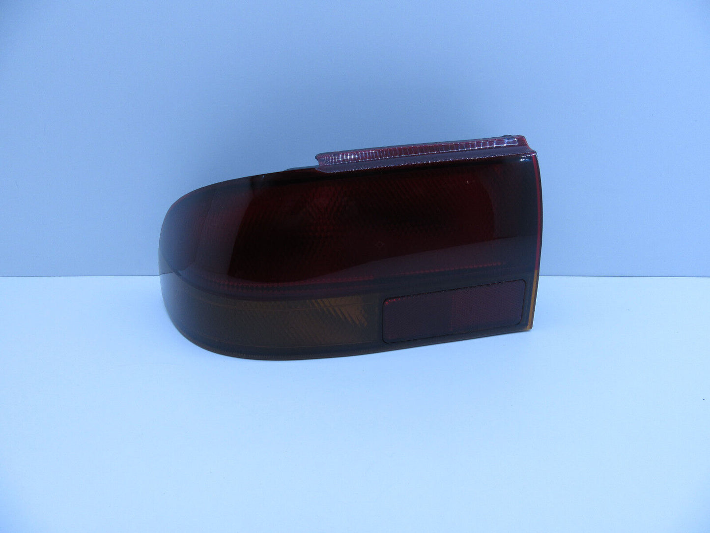 HOLDEN COMMODORE VR VS SEDAN TAIL LIGHT LEFT HAND SIDE AMBER 1993-1997