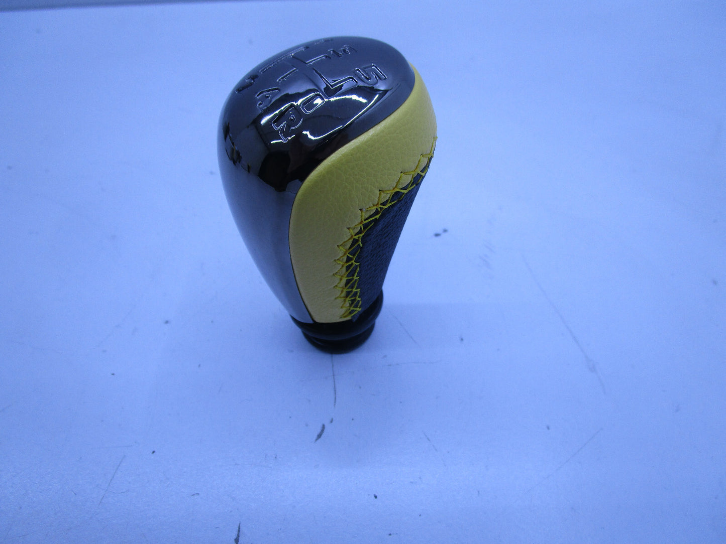 BLACK YELLOW Manual Gear Shift Knob FOR HOLDEN COMMODORE VT 5.0L V8 5-LITER VT