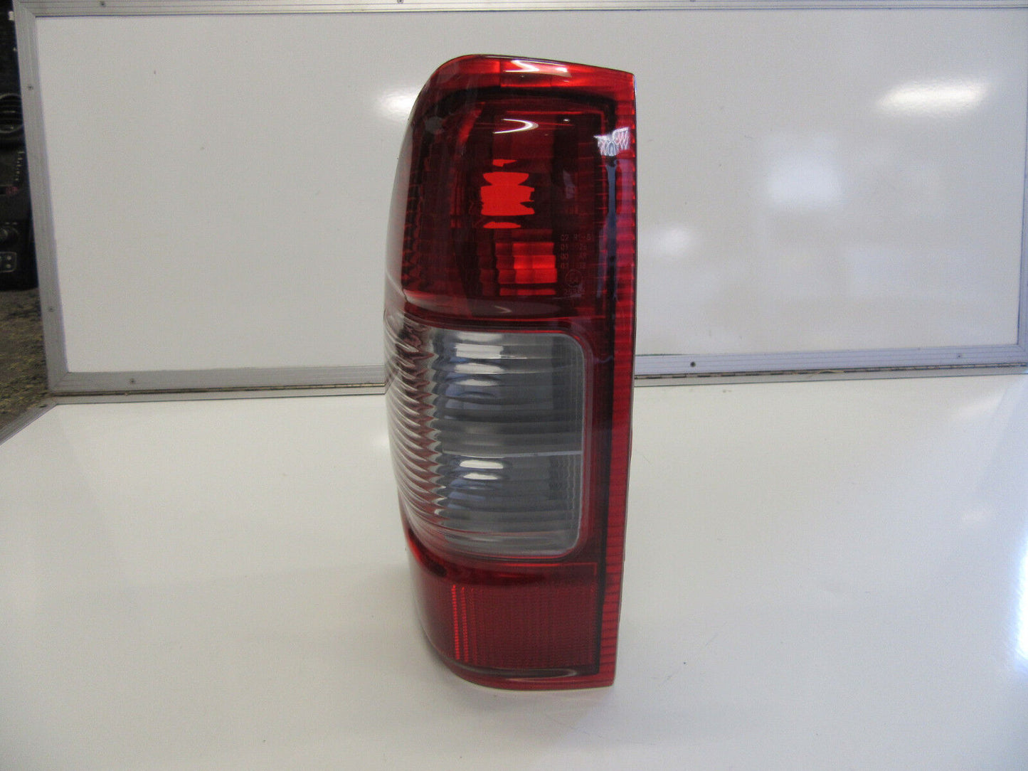 FOR ISUZU D-MAX 2003-2006 TAIL LIGHT LEFT HAND TAIL LAMP PASSENGER SIDE DMAX NEW