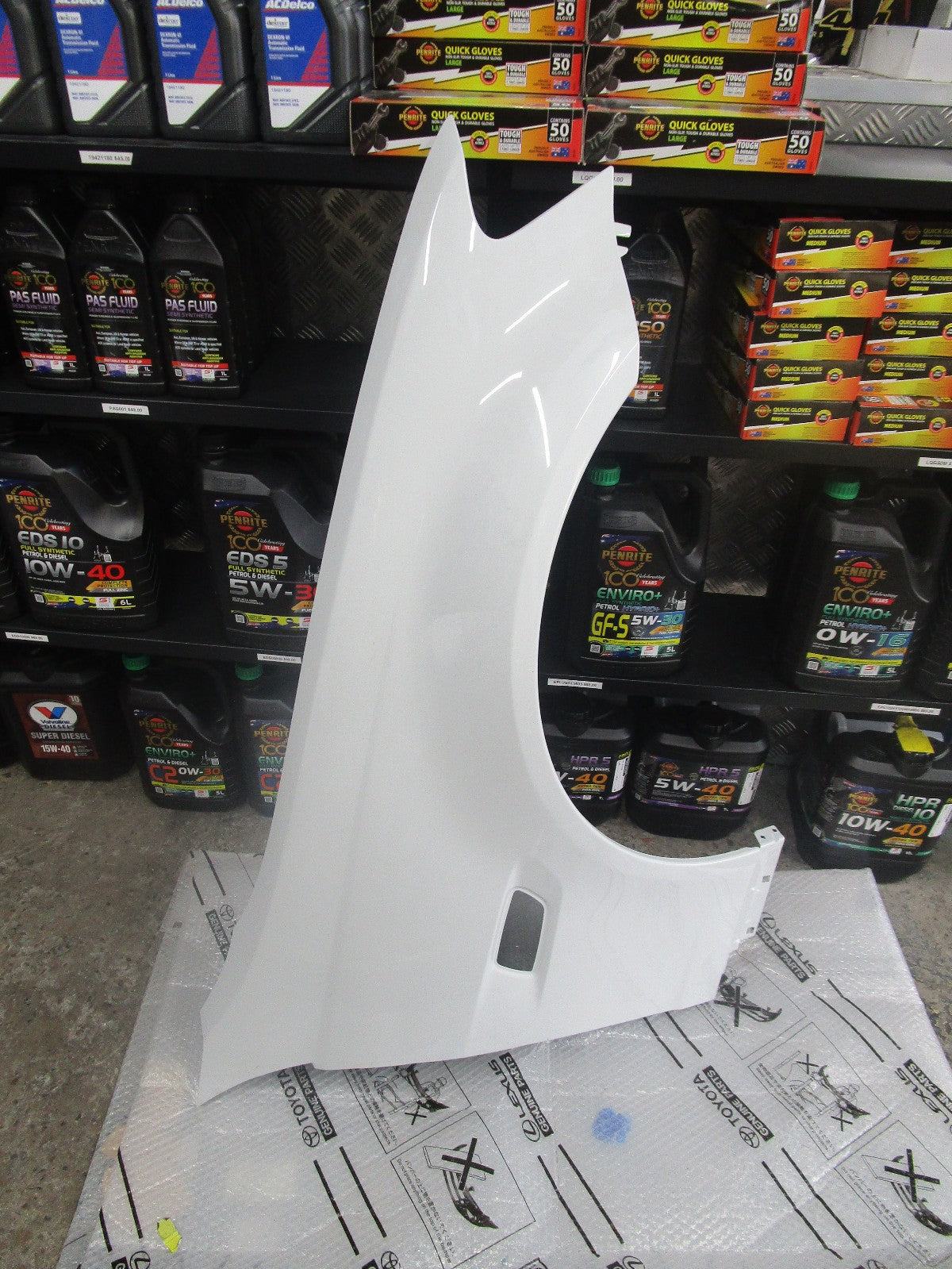 NEW PAINTED WHITE DRIVER RIGHT FRONT GUARD FOR HOLDEN COMMODORE VE SS SV6 CALAIS