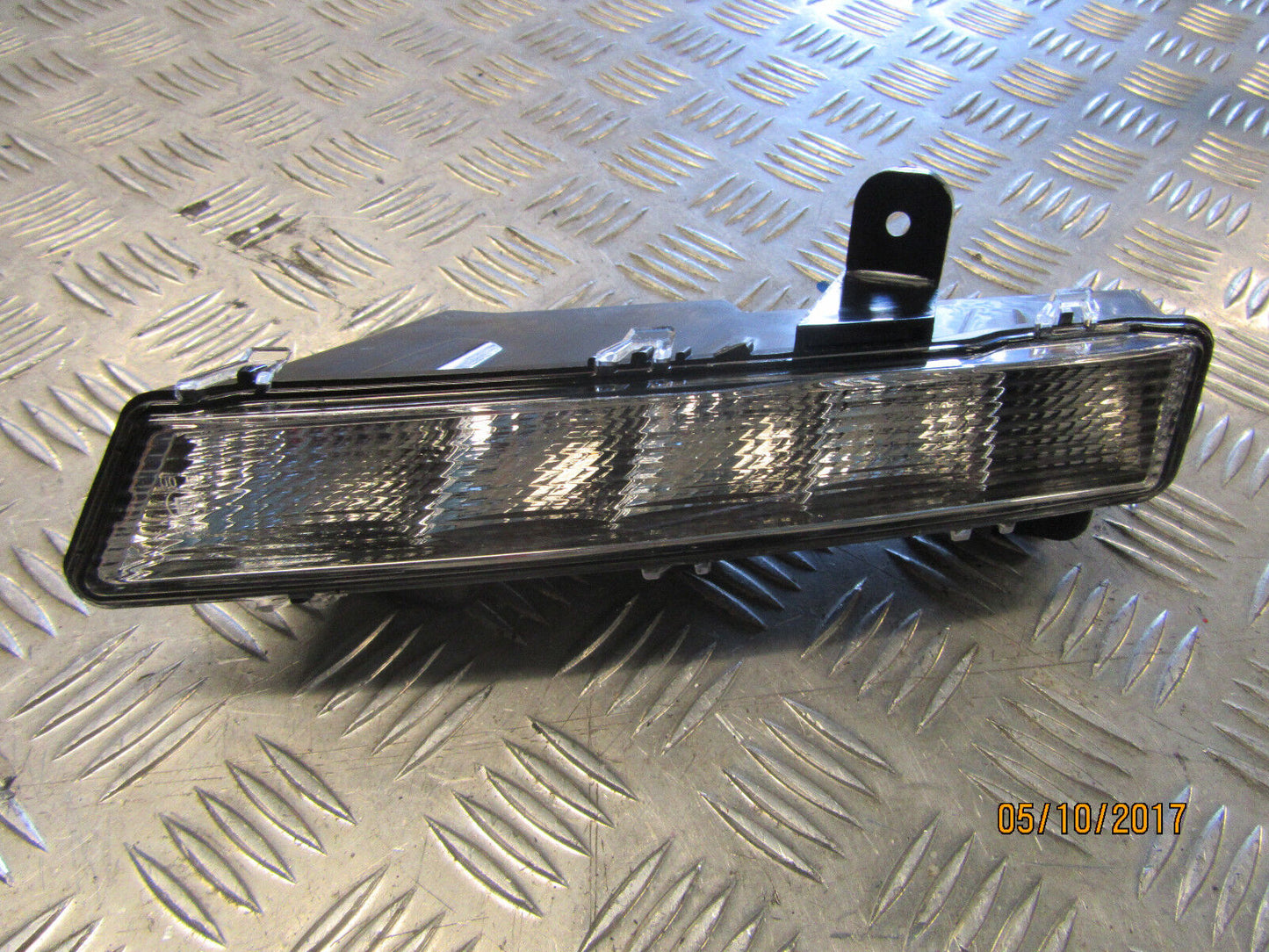 HOLDEN COMMODORE VF SERIES 1 FRONT BUMPER DRL LIGHT LEFT HAND PASSENGER SIDE NEW