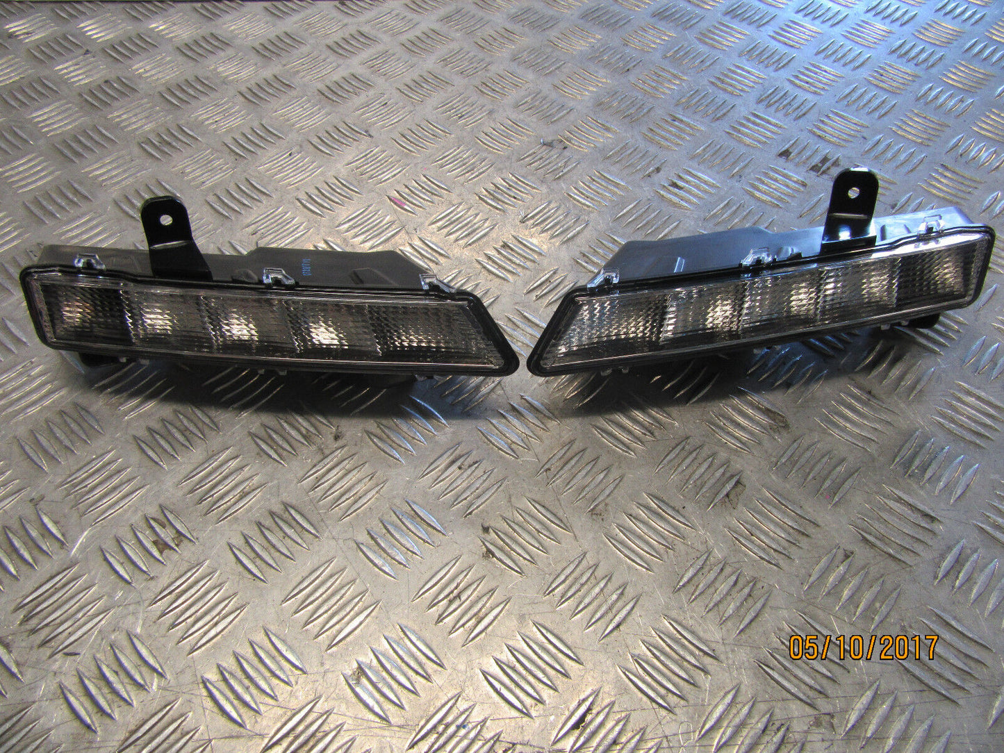 HOLDEN COMMODORE VF SERIES 1 FRONT BUMPER DRL LED LIGHT PAIR LEFT AND RIGHT NEW