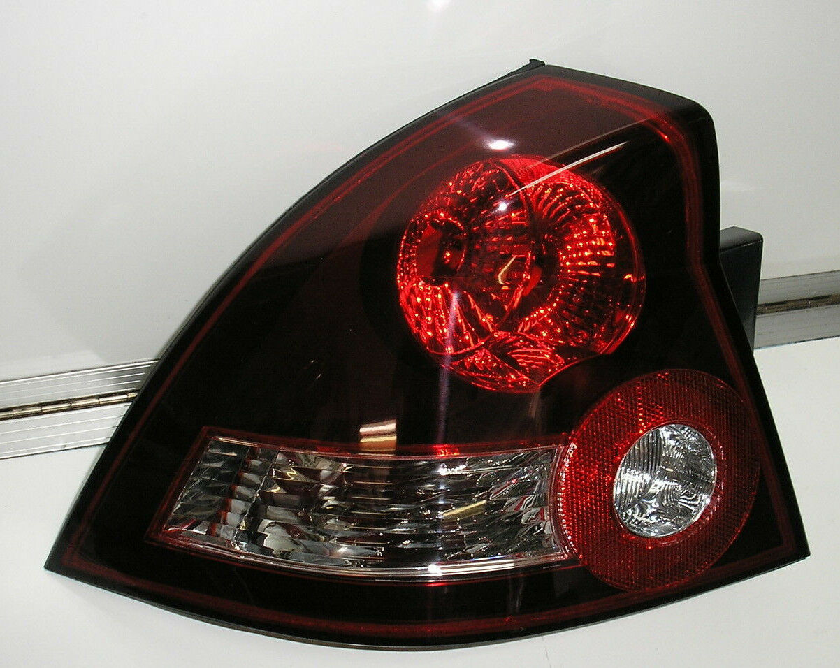 SS REAR LIGHT HOLDEN COMMODORE VY SS SV8 TAIL LIGHT SEDAN PASSENGER SIDE LEFT