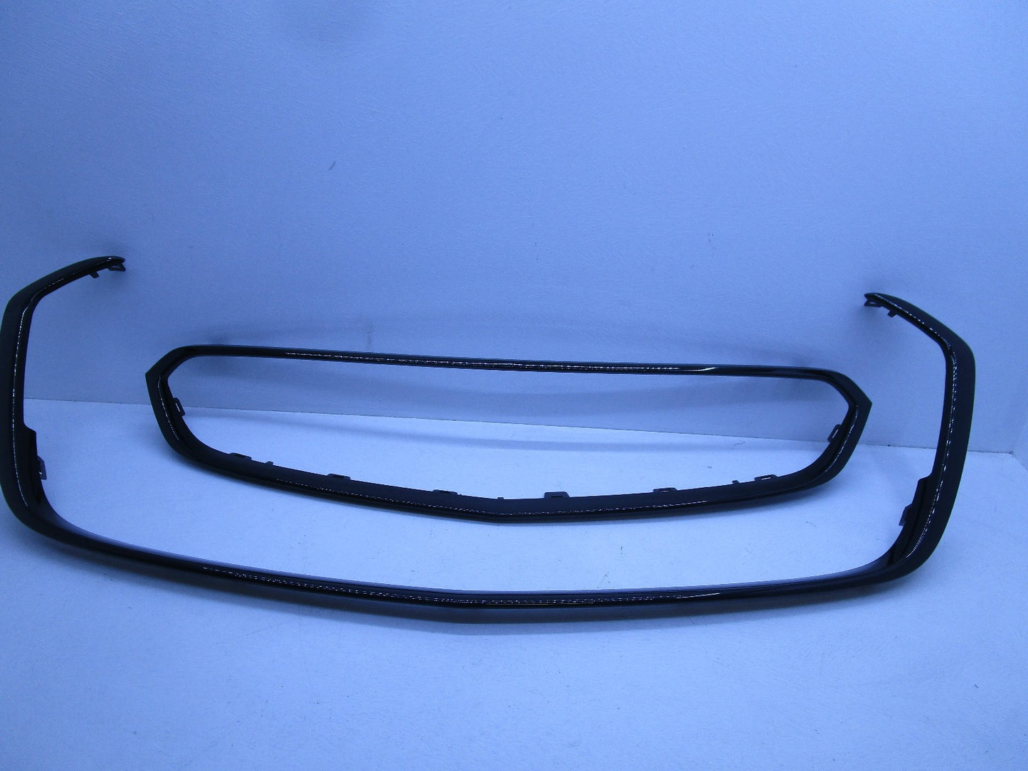 GRILLE COVER GLOSS BLACK MOULD SET FOR HOLDEN COMMODORE VF SS SSV SV6 SERIES-2