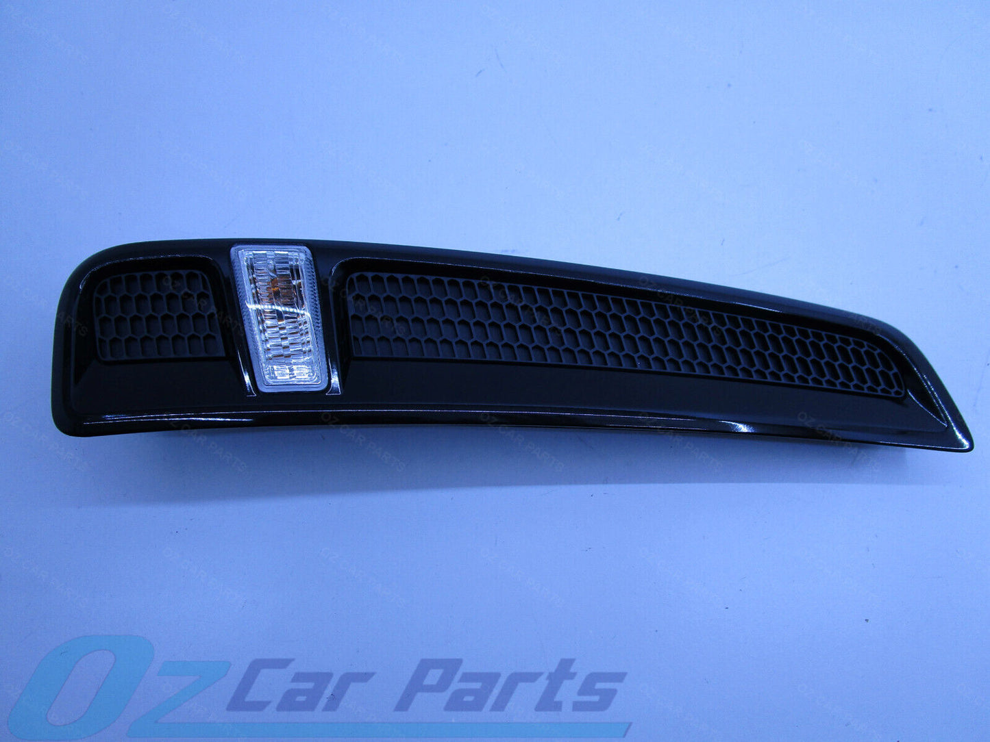 DRIVER SIDE BLACK GUARD BLINKER FLUTE HOLDEN COMMODORE VF SS SSV SV8 GENUINE NEW